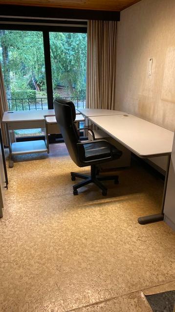 Zeer degelijk groot bureau met bureaustoel en 2 kasten, Enlèvement, Bureau