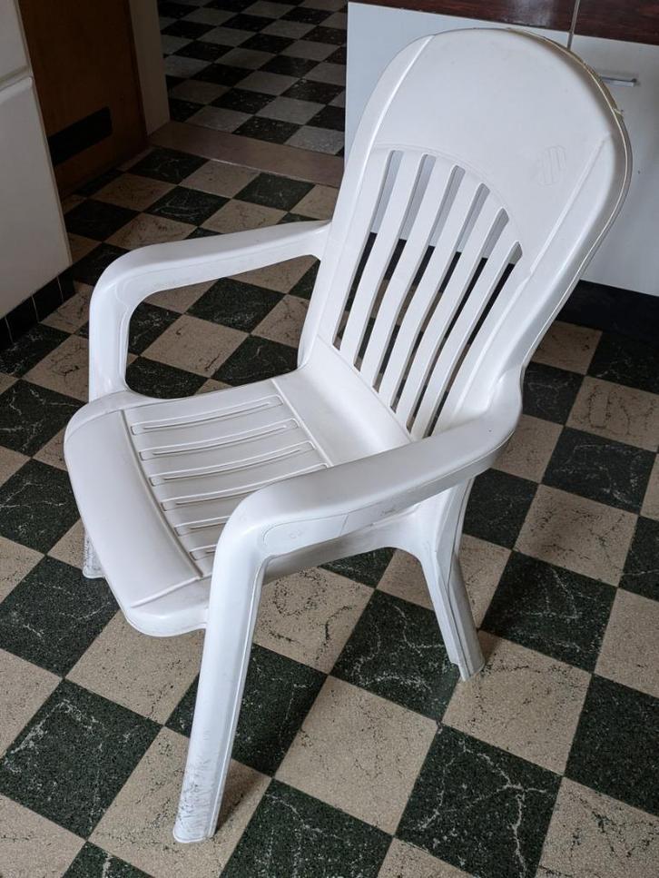 Vier degelijke tuinstoelen Sieger Comtesse, Tuin en Terras, Tuinstoelen, Gebruikt, Plastic, Stapelbaar, Ophalen