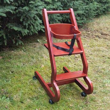 Babystoel (peuterstoel) op wieltjes - horecastoel beschikbaar voor biedingen