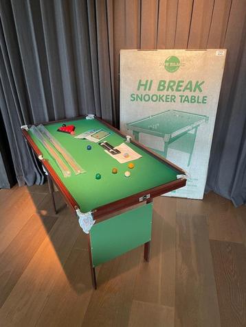 Mini table de billard disponible aux enchères