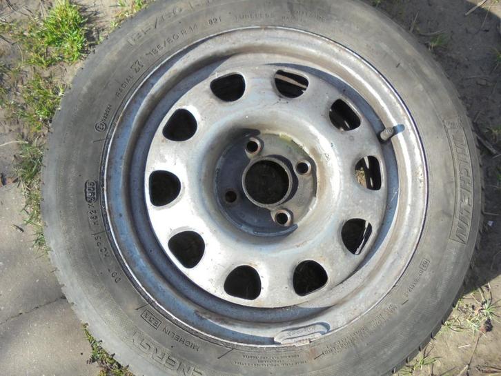 2 autobanden 185/60 R14   82 T met velg, Auto-onderdelen, Banden en Velgen, Band(en), 14 inch, 185 mm, Personenwagen, Gebruikt