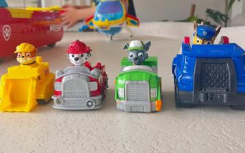 Paw patrol poppetjes met auto beschikbaar voor biedingen