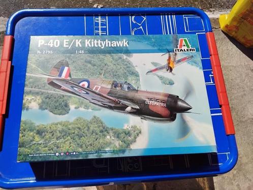P-40, Hobby en Vrije tijd, Modelbouw | Vliegtuigen en Helikopters, Nieuw, Vliegtuig, Groter dan 1:72, Italeri, Ophalen of Verzenden