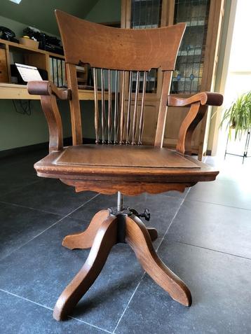 Oude eiken bureau-stoel