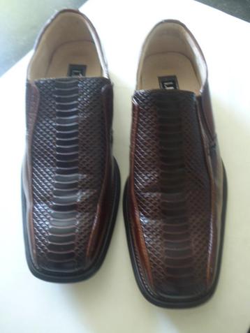 Prachtige lederen (kroko motief) herenschoenen bruin maat 42 beschikbaar voor biedingen
