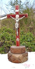 crucifix tramp art bois et velours, Antiek en Kunst, Ophalen of Verzenden