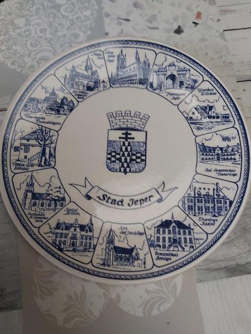 Porseleinen bord (Delfts Blauw) Ieper + alle deelgemeenten, Antiek en Kunst, Curiosa en Brocante, Ophalen of Verzenden
