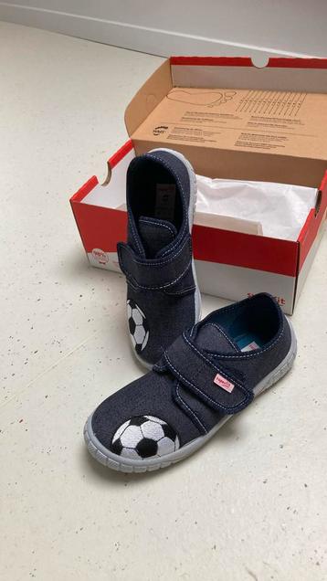 Schoen voetbal maat 30 -NIEUW- beschikbaar voor biedingen