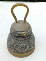 Antieke bel met versieringen in reliëf, Antiek en Kunst, Antiek | Brons en Koper, Ophalen of Verzenden, Koper