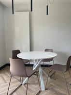 Set eetkamertafel en 4 stoelen, Huis en Inrichting, Tafels | Eettafels, Kunststof, Rond, Ophalen of Verzenden, Zo goed als nieuw