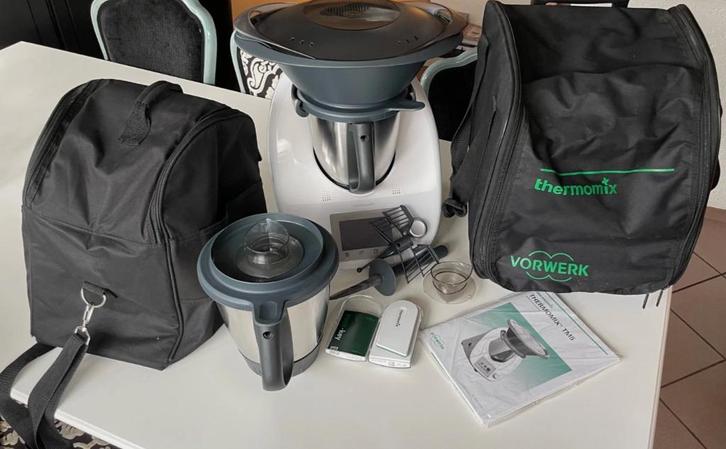 Thermomix TM5 + 2 mengpotten + trolleytas, Elektronische apparatuur, Keukenmixers, Gebruikt, 2 tot 3 liter, 3 snelheden of meer