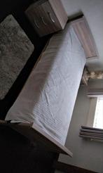 Eenpersoonsbed  2m   bij 90 cm, Huis en Inrichting, Slaapkamer | Bedden, Ophalen, Zo goed als nieuw