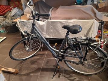 Damesfiets Batavus ALS NIEUW! in orde 7 vers 28 inch beschikbaar voor biedingen
