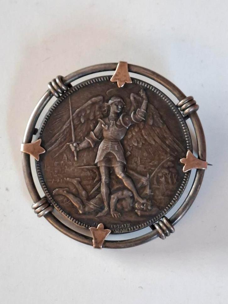 Broche médaille 1892, Bijoux, Sacs & Beauté, Broches, Utilisé, Bronze, 4 à 7 cm, Enlèvement ou Envoi