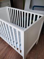 wit houten babybed merk Troll met matras en toebehoren, Kinderen en Baby's, Ophalen, Gebruikt, Matras