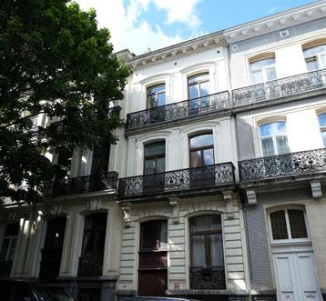 Huis te koop in Brussel, 3 slpks beschikbaar voor biedingen