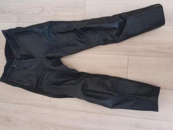 Lederen moto broek, Enlèvement