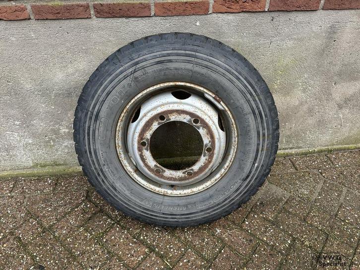 Mercedes Atego 2018 Reservewiel reserve wiel Michelin 235/75, Auto-onderdelen, Banden en Velgen, Band(en), Vrachtwagen, Gebruikt