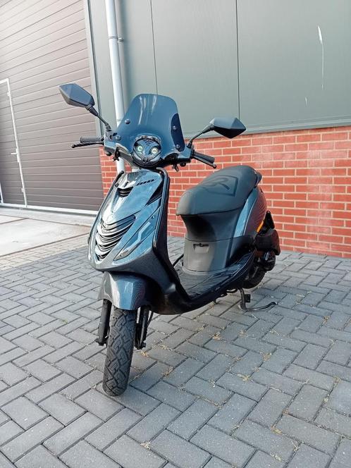 Trottinette 4 temps Piaggio Zip Carbon LED Smoking (Classe A, Vélos & Vélomoteurs, Scooters | Aprilia, Comme neuf, Autres modèles