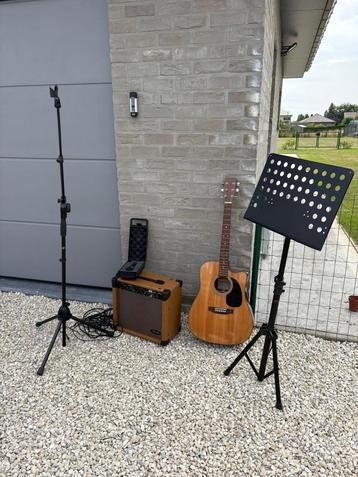 Combipakket: akoestische gitaar + microfoon + versterker  beschikbaar voor biedingen