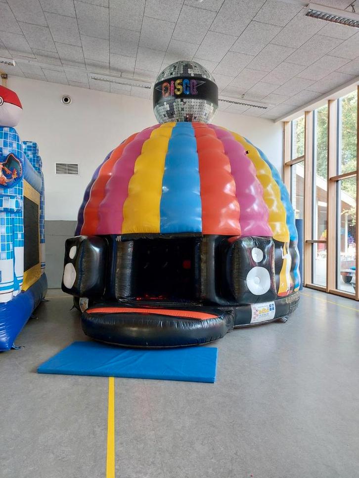 Springkasteel disco fun te huur incl muziekbox & partylights, Hobby en Vrije tijd, Feestartikelen | Verhuur, Zo goed als nieuw