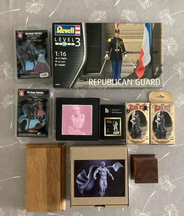 Lot minifiguren & 2 sokkels beschikbaar voor biedingen