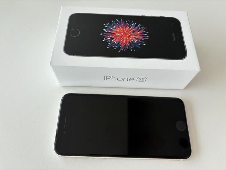 iPhone SE 2022 - 64 GB, Telecommunicatie, Mobiele telefoons | Hoesjes en Screenprotectors | Apple iPhone, Gebruikt, iPhone SE (2022)