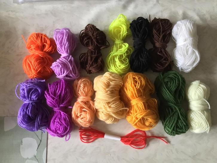 4 lotjes haakgaren breigaren knutsel wol breiwol, Hobby en Vrije tijd, Breien en Haken, Breien, Ophalen of Verzenden