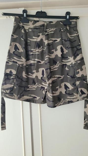 short bermuda dame taille S Neuf beschikbaar voor biedingen