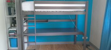 Hoogslaper met bureau beschikbaar voor biedingen