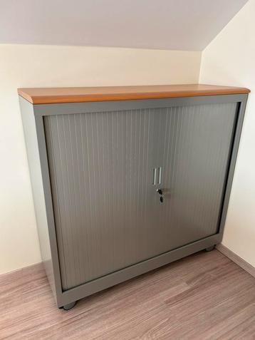 Garderobe met schuifdeur beschikbaar voor biedingen