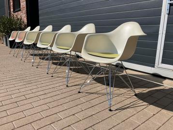 6x Originele witte Eames Vitra DAR stoelen, chroom eiffel beschikbaar voor biedingen