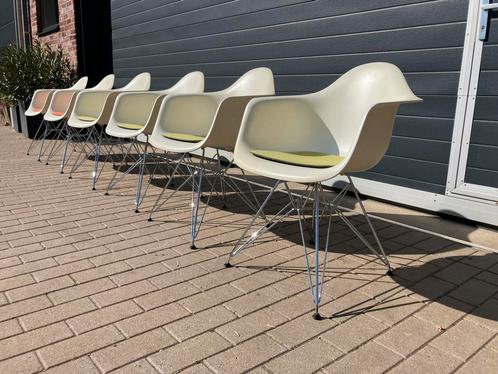 6x Originele witte Eames Vitra DAR stoelen, chroom eiffel, Huis en Inrichting, Zetels | Voetbanken en poefs, Kunststof, Ophalen of Verzenden