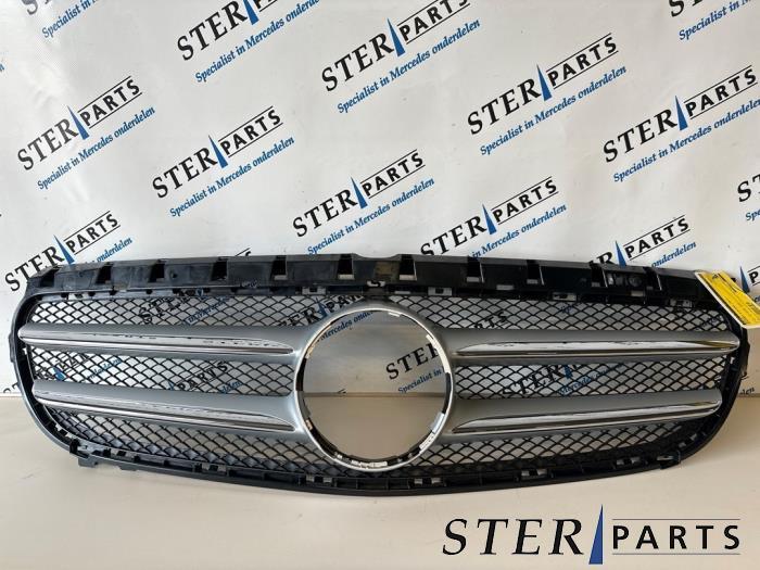 Grille van een Mercedes B-Klasse, Auto-onderdelen, Carrosserie, Mercedes-Benz, Gebruikt, 3 maanden garantie, Ophalen of Verzenden