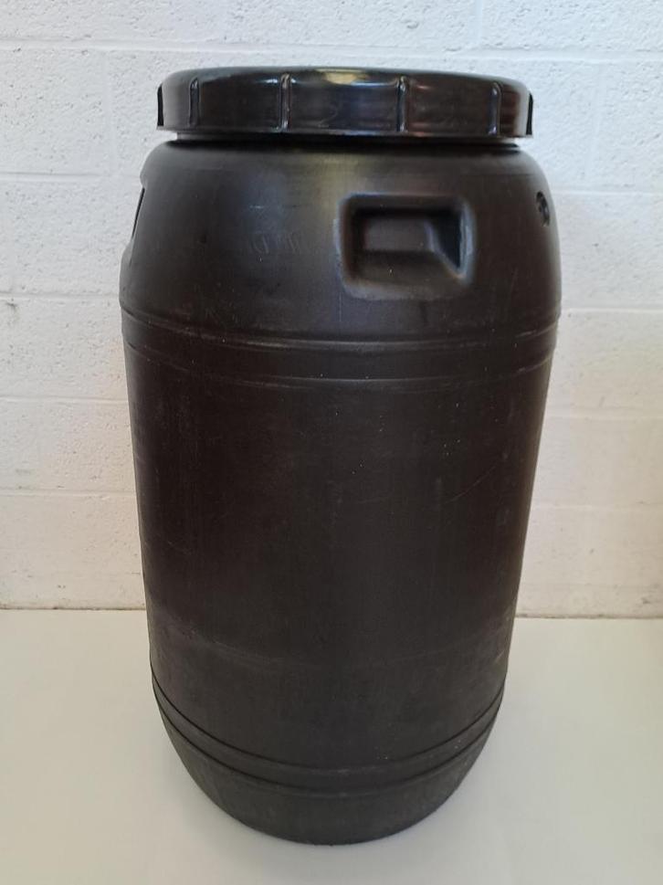 Fût plastique 240L - 260L (Baril d'eau de pluie), Tuin en Terras, Regentonnen, Gebruikt, Kunststof, 150 liter of meer, Ophalen of Verzenden