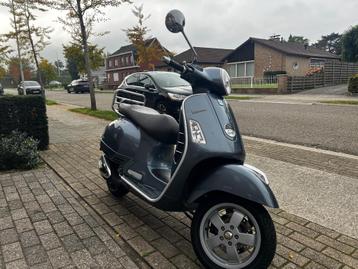 Mooie Vespa gts 300 ie top scooter!! 2013 beschikbaar voor biedingen