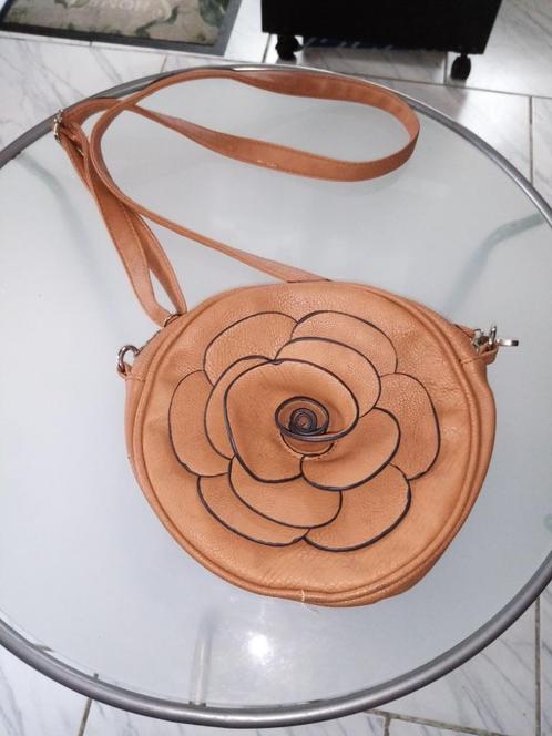 6 handtassen / schoudertassen, ook nieuwe, 5€/stuk, Handtassen en Accessoires, Tassen | Damestassen, Gebruikt, Handtas, Beige