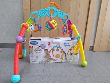 Playgro speelboog activiteitengym beschikbaar voor biedingen