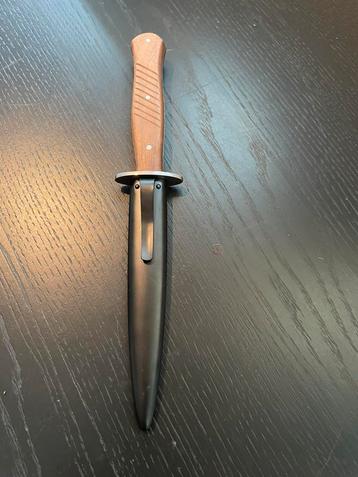 Dolk mes beschikbaar voor biedingen