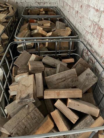Brandhout in kubieke container Te koop beschikbaar voor biedingen