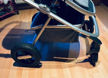 Combi kinderwagen uitstekende staat beschikbaar voor biedingen