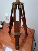 Lampe trépied moderne et élégante, idéale pour le salon, la, Maison & Meubles, Enlèvement ou Envoi, Comme neuf