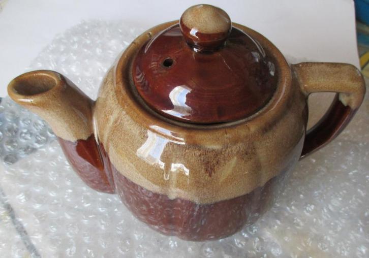 Theepot in Terra Cotta , in prima staat, Huis en Inrichting, Keuken | Servies, Zo goed als nieuw, Overige typen, Aardewerk, Ophalen of Verzenden