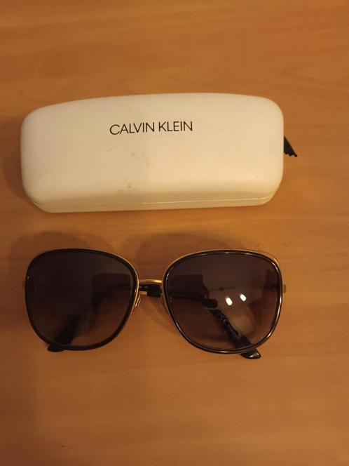 lunettes de soleil « CALVIN KLEIN " comme neuf, Bijoux, Sacs & Beauté, Lunettes de Soleil & Lunettes | Femmes, Comme neuf, Enlèvement ou Envoi