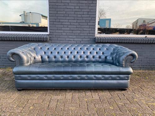 Engelse Chesterfield zetel lichtblauw GRATIS GELEVERD, Huis en Inrichting, Zetels | Voetbanken en poefs, Leer, Ophalen of Verzenden
