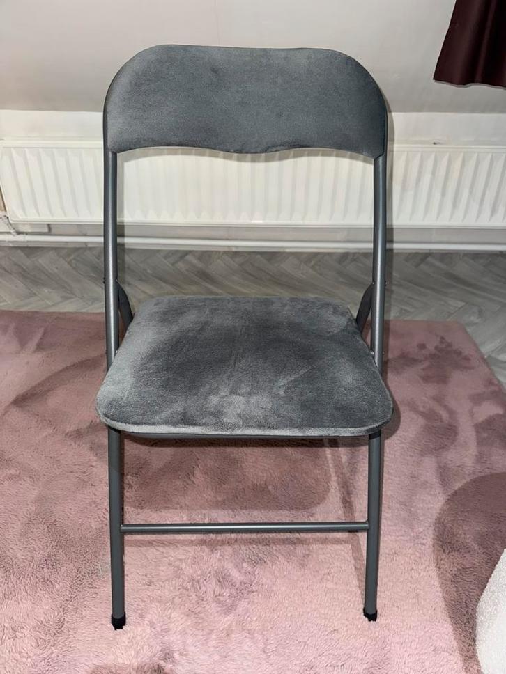 8 klap stoelen nieuw van de Jysk velvet grijs LOKEREN, Huis en Inrichting, Stoelen, Zo goed als nieuw, Ophalen