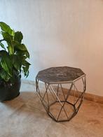 Bijzet tafeltje, Enlèvement