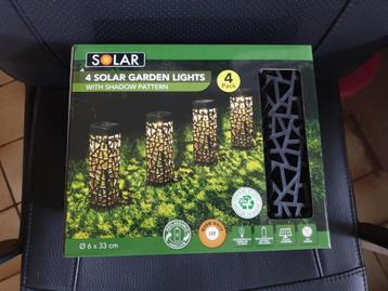 4 Lampes de jardin solaires 