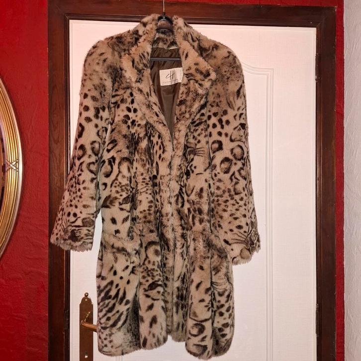 Manteau femme en fausse fourrure Taille M (40), Kleding | Dames, Jasjes, Kostuums en Pakken, Jasje