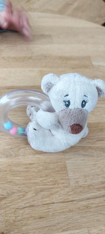 Rammelaar met knuffeltje beschikbaar voor biedingen